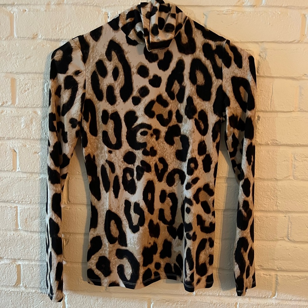 NWT - H&M size small leopard top